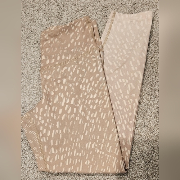Old Navy Active Leggings Ombre Cheetah Size Medium - Picture 3 of 5